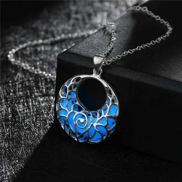 17KM 2016 New Statement Neclace Hollow Out Heart Pendant Glow In Dark Long Necklace For Women Water Drop Glowing Maxi Necklace