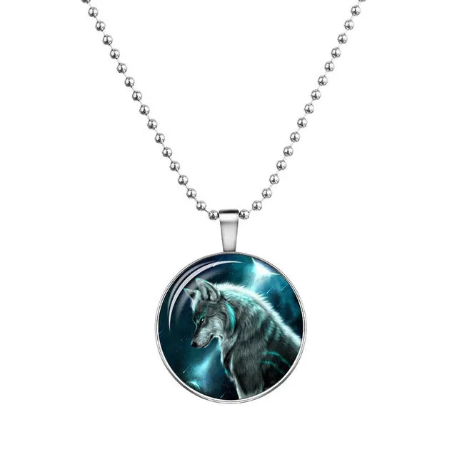 2016 Wolf Cabochon Glass Glowing Pendant Necklaces Fashion Jewelry Silver Plated Chain Glow In The Dark Necklaces Collares