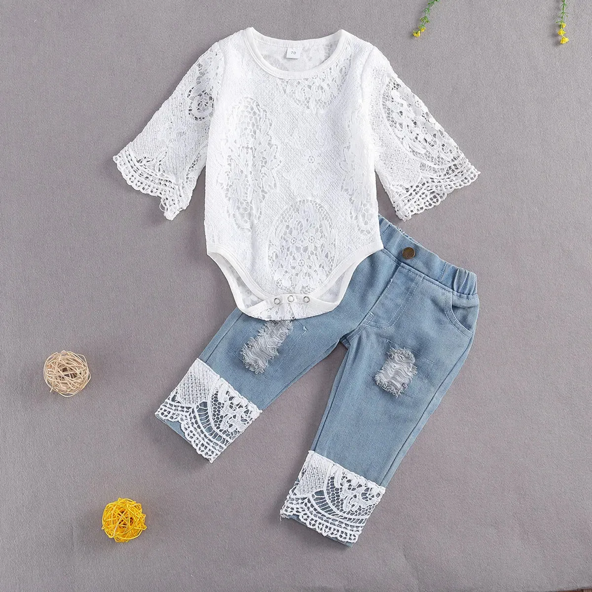 Baby Girls 2 pc Long Sleeve Lace Outfit