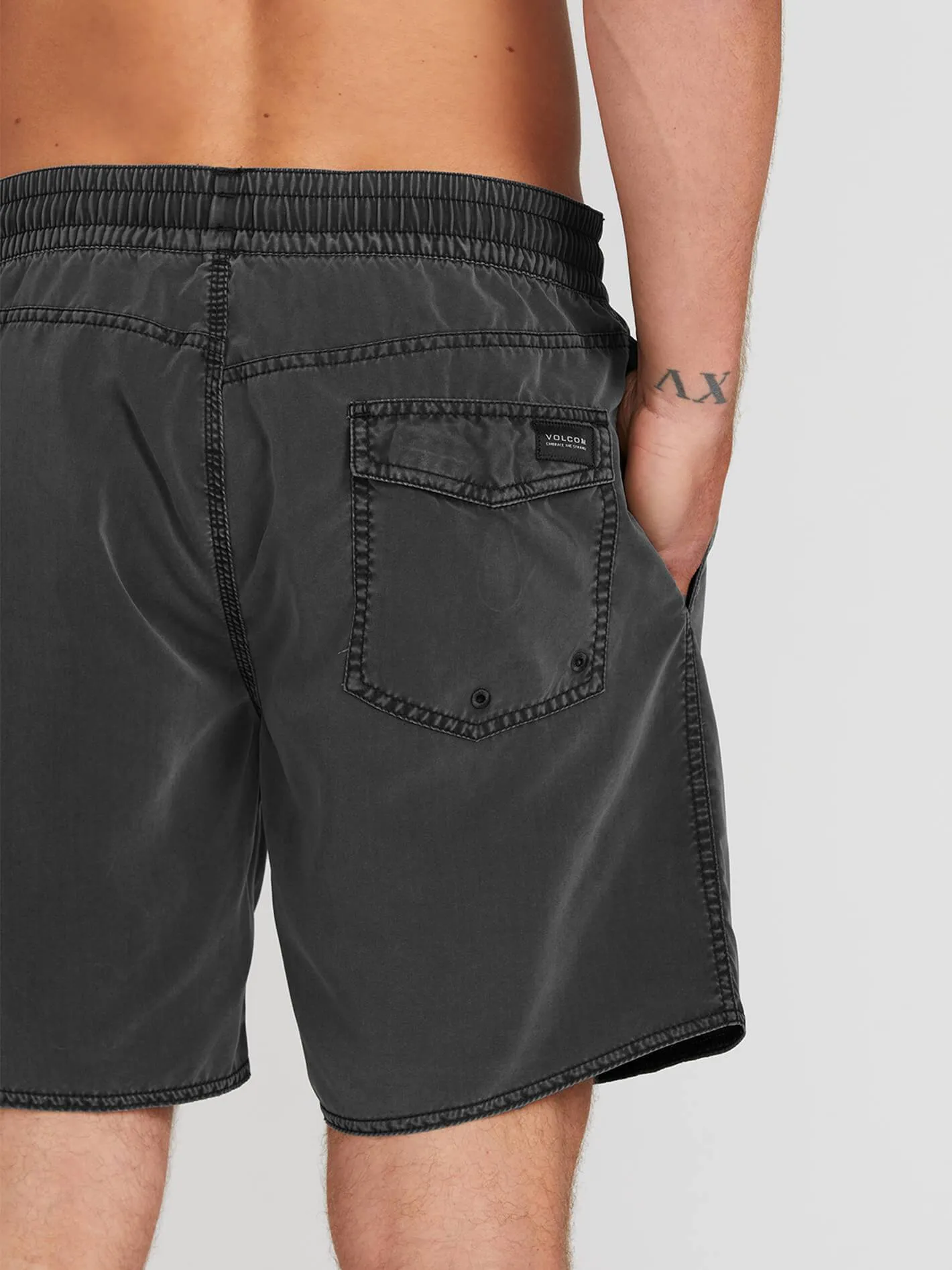 Center Trunk 17" Boardshort - BLACK