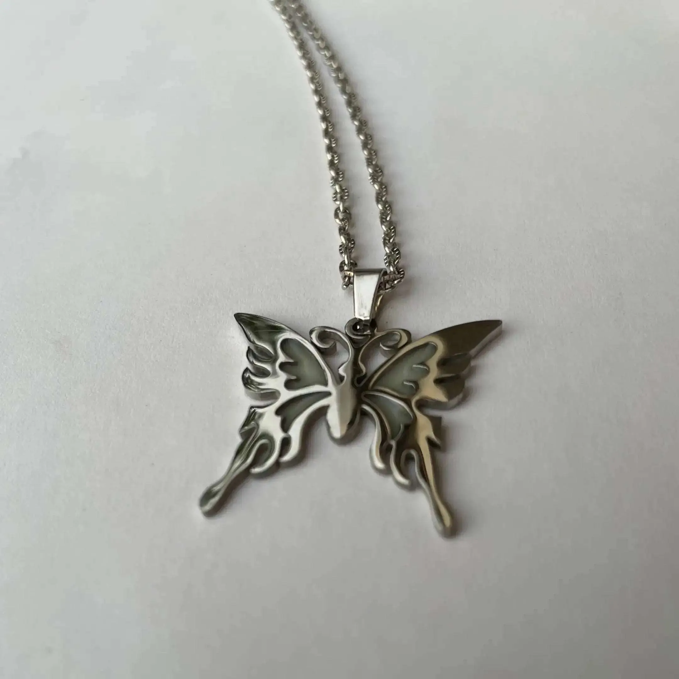 Collar de mariposa