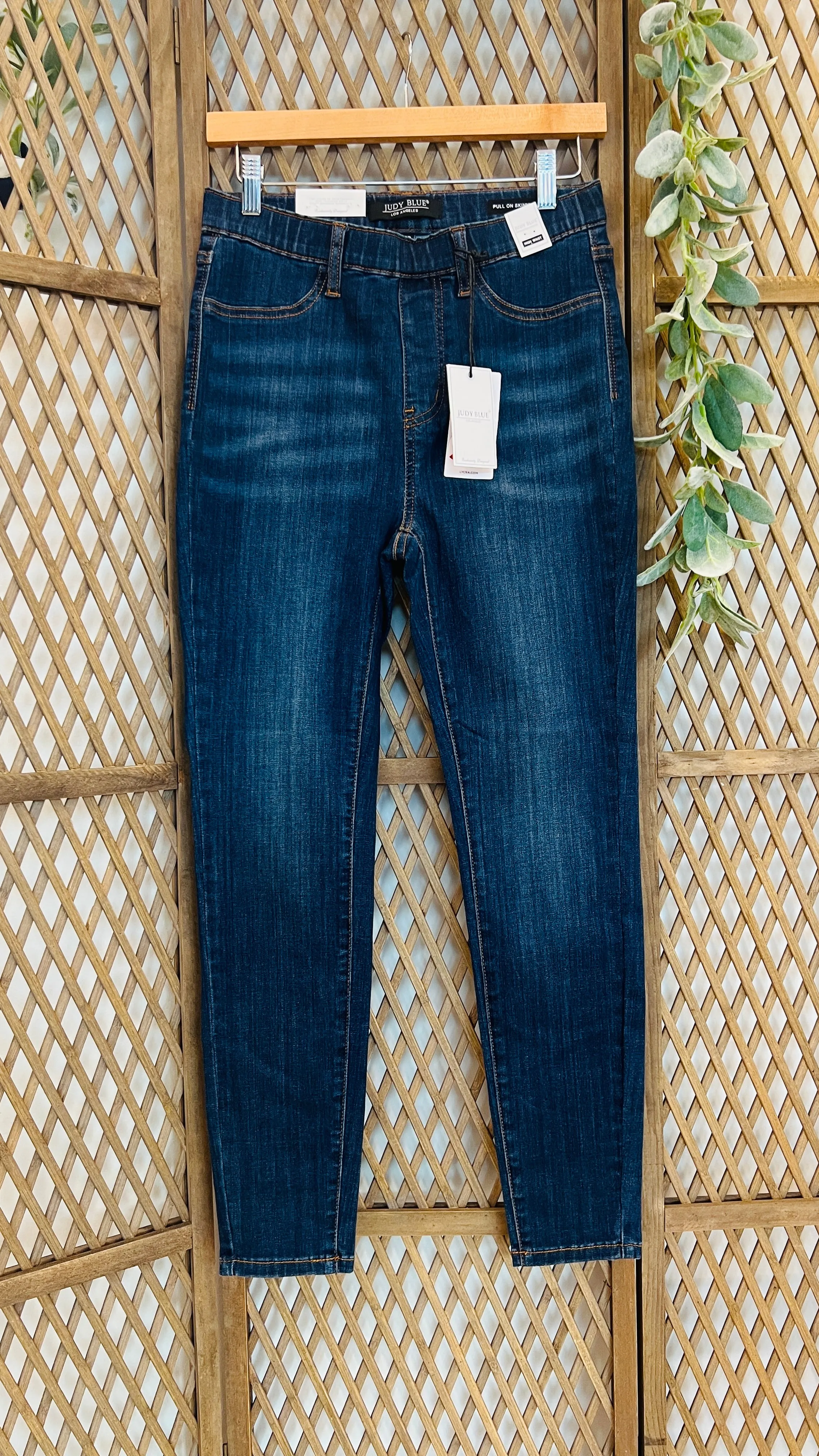 Judy Blue HW Pull-on Skinny w/ Patch Pockets