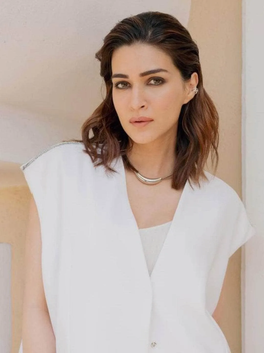 Kriti Sanon In Geometric Rounded Choker