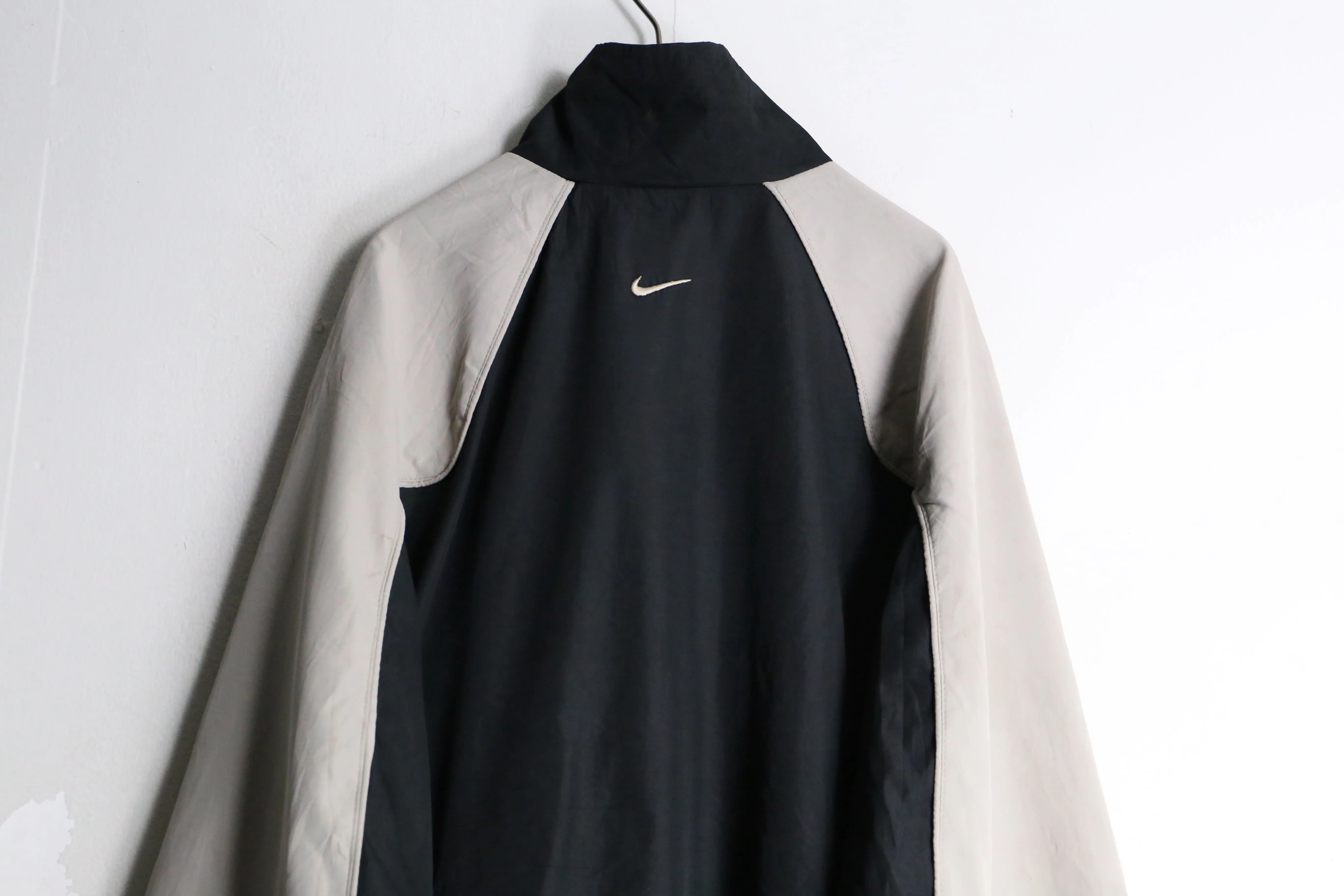 "NIKE" black × gray raglan track jacket