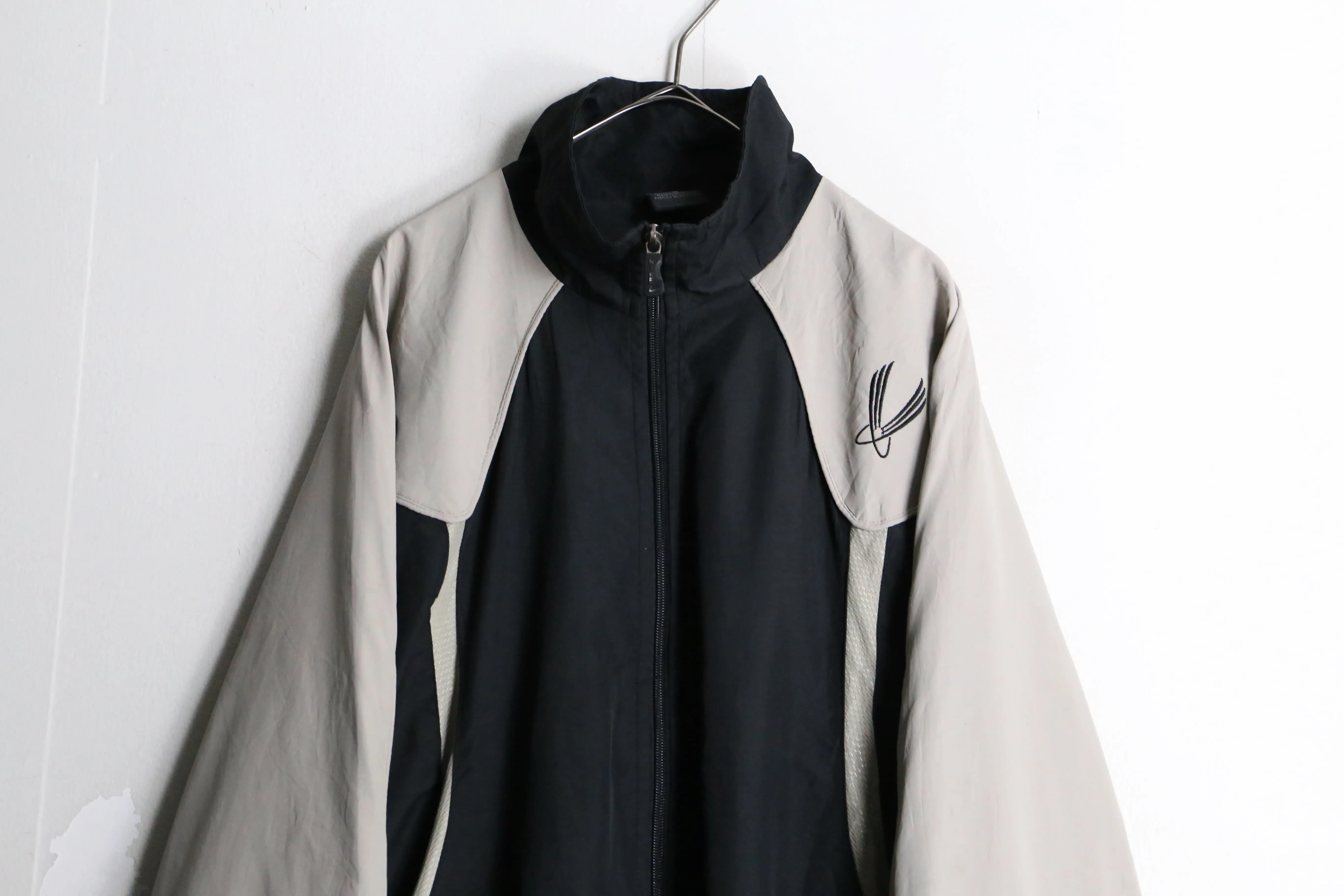 "NIKE" black × gray raglan track jacket